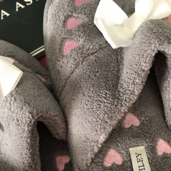 Mukluk Slippers & Laura Ashley Large 8-9M Womens 2 prs New - Picture 4 of 4